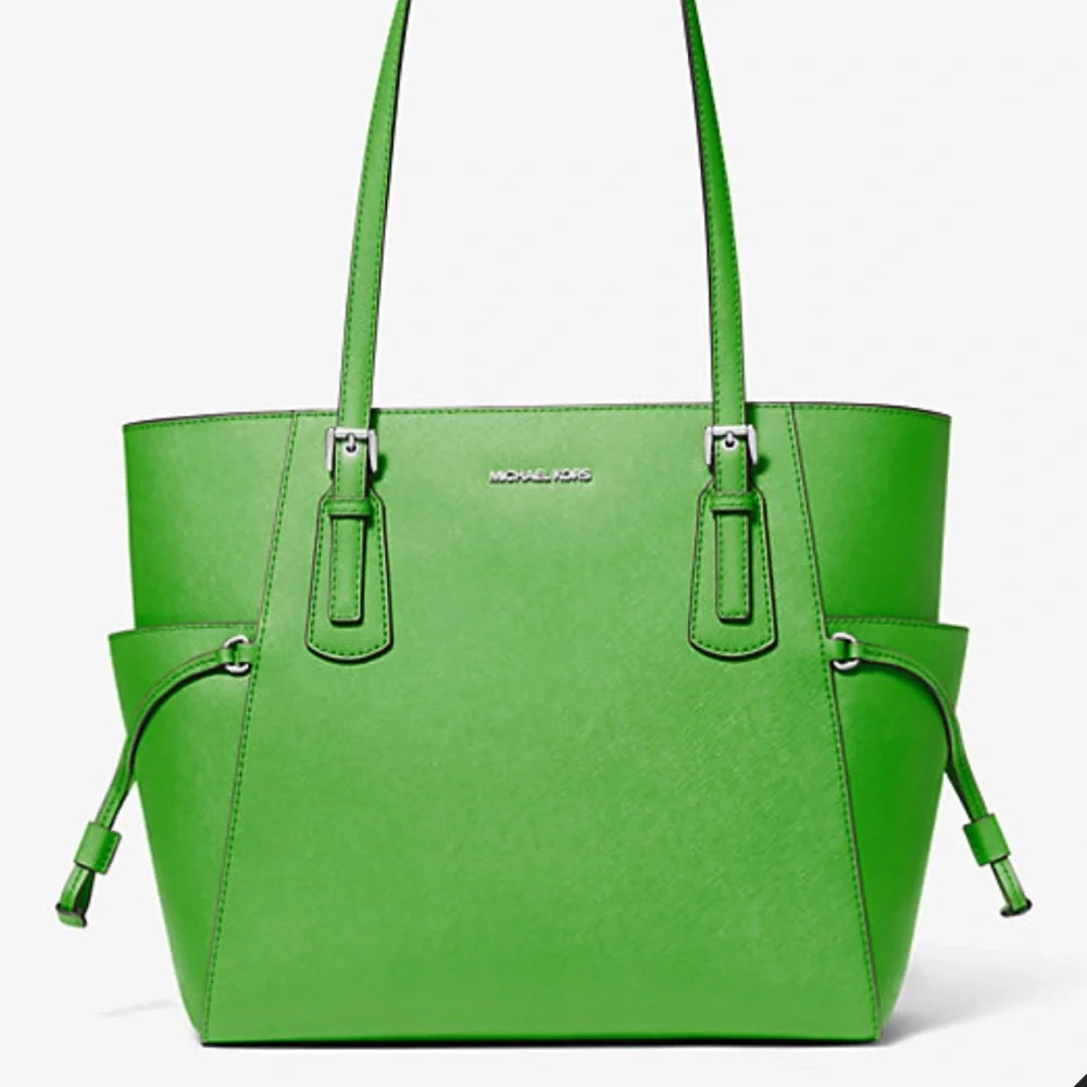 Michael Kors Voyager Large Saffiano Leather Tote Bag
Jungle Green
NWT - Picture 1 of 16